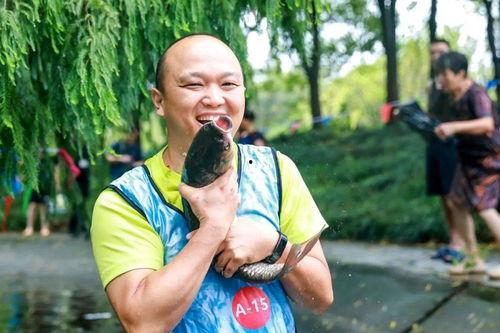 摸鱼吃瓜偷鸡,揭秘日常生活中的趣味小故事