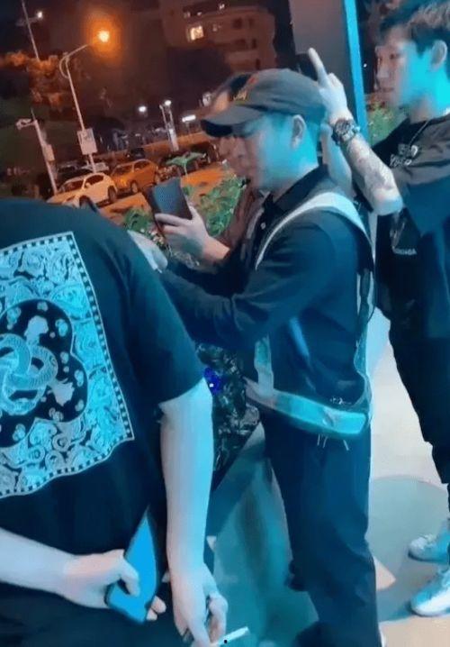 众人吃瓜现场影视