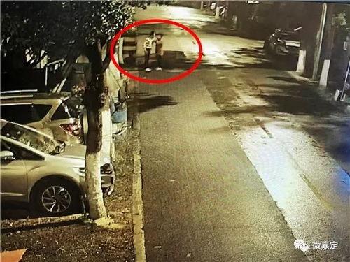 吵架路人吃瓜撞车,一场争吵引发的意外