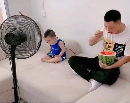 娃吃瓜,揭秘儿童饮食新风尚