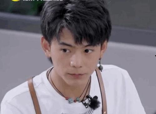 黄小明吃瓜  第2张